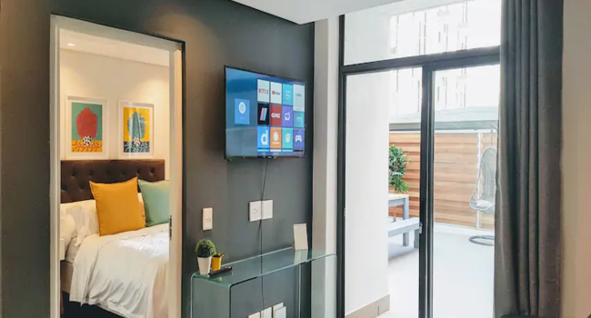 1 bedroom with separate bathroom apartment with open plan lounge and Fibre connectivity.